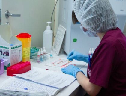 جاپانی سائنسدانوں نے خون کے صرف 5 قطروں سے ایسا ٹیسٹ ایجاد کرلیا جس نے میڈیکل کی دنیا میں تہلکہ مچادیا