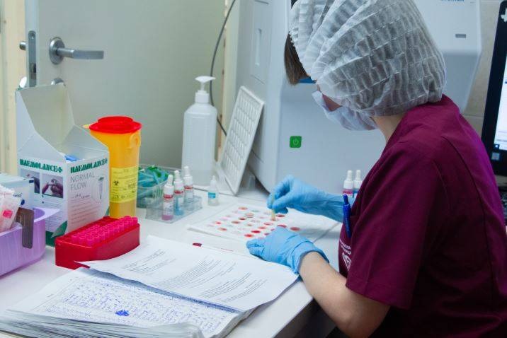 جاپانی سائنسدانوں نے خون کے صرف 5 قطروں سے ایسا ٹیسٹ ایجاد کرلیا جس نے میڈیکل کی دنیا میں تہلکہ مچادیا