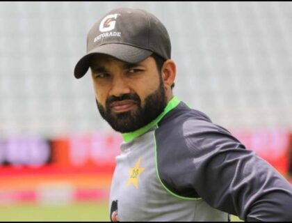 بولرز کی ناقص کارکردگی، محمد  رضوان نے خود  بولنگ شروع کردی 