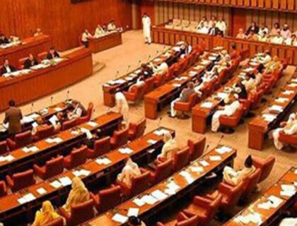 سینیٹ اجلاس ؛عون عباس بپی کی گرفتاری پر پی ٹی آئی ایوان سے واک آؤٹ کر گئی