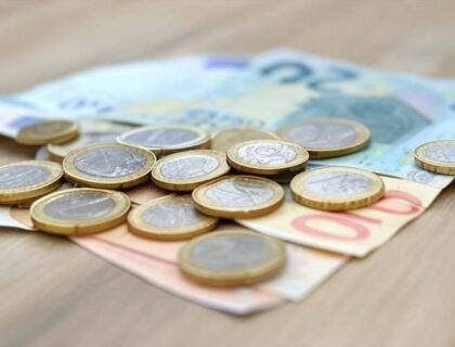 امریکی ٹیرف کے اثرات یورپی کرنسی پر بھی نمودار، پاکستانی روپے کے مقابلے میں یورو 8 روپے مہنگا