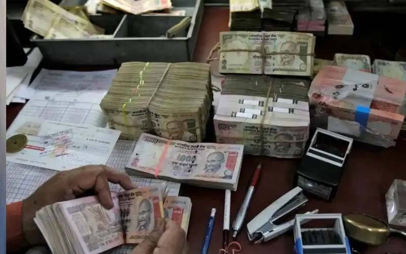 طیاروں کے بعد بھارت کی کرنسی بھی زمین بوس ہو گئی 