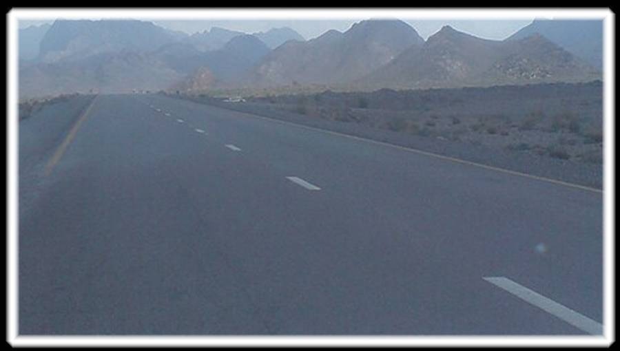 بلوچستان کے ضلع قلات میں مسلح افراد نے ہائی وے بلاک کردی، متعدد سرکاری عمارتیں نذر آتش