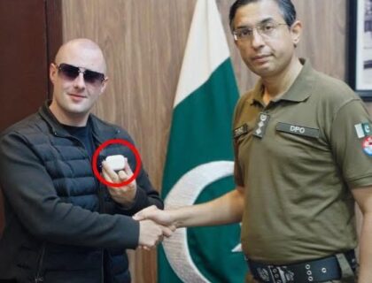 “دبئی سے جہلم تک: برطانوی یوٹیوبر نے ایئرپوڈز کی بازیابی کا مشن مکمل کر لیا”